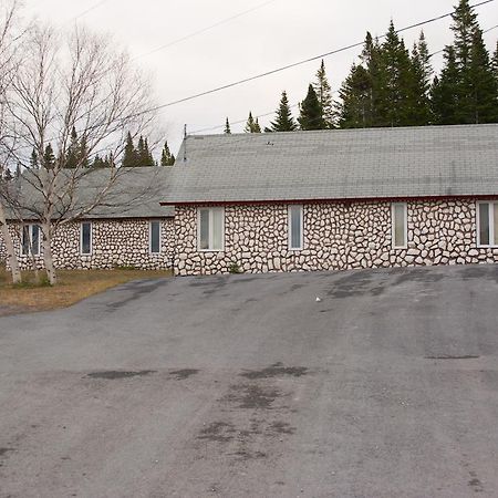 Mayflower Inn Roddickton Exterior photo