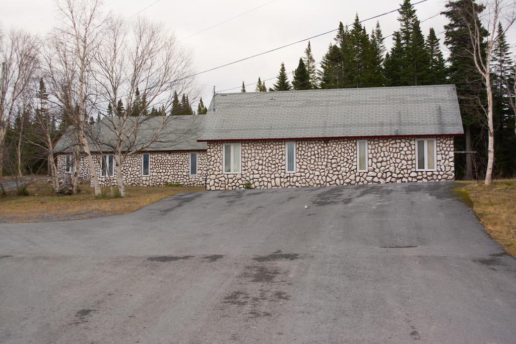 Mayflower Inn Roddickton Exterior photo